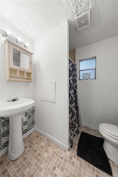 For Sale: $205,000 (3 beds, 2 baths, 1388 Square Feet)