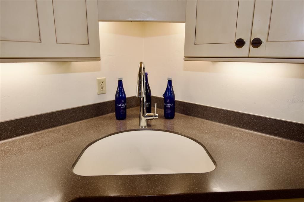 For Sale: $185,000 (2 beds, 2 baths, 1180 Square Feet)