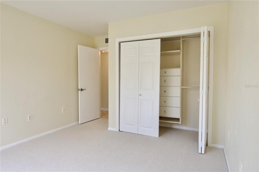 For Sale: $185,000 (2 beds, 2 baths, 1180 Square Feet)