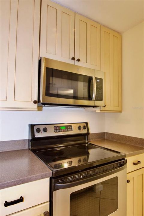 For Sale: $185,000 (2 beds, 2 baths, 1180 Square Feet)