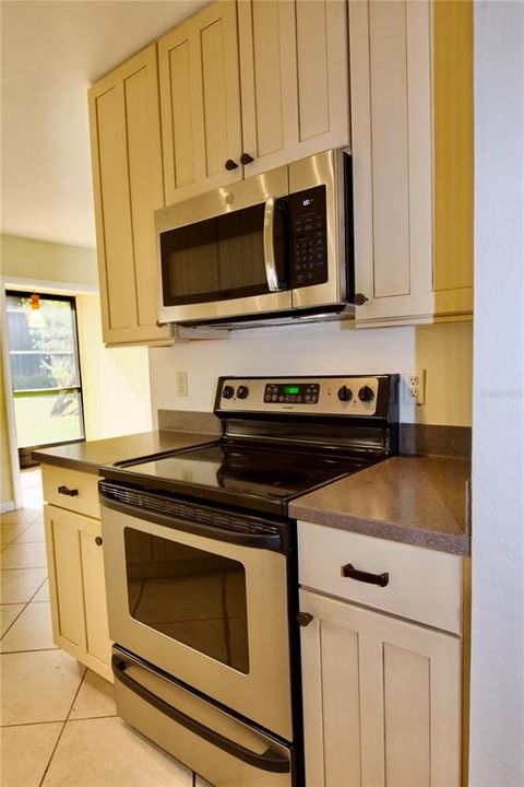 For Sale: $185,000 (2 beds, 2 baths, 1180 Square Feet)