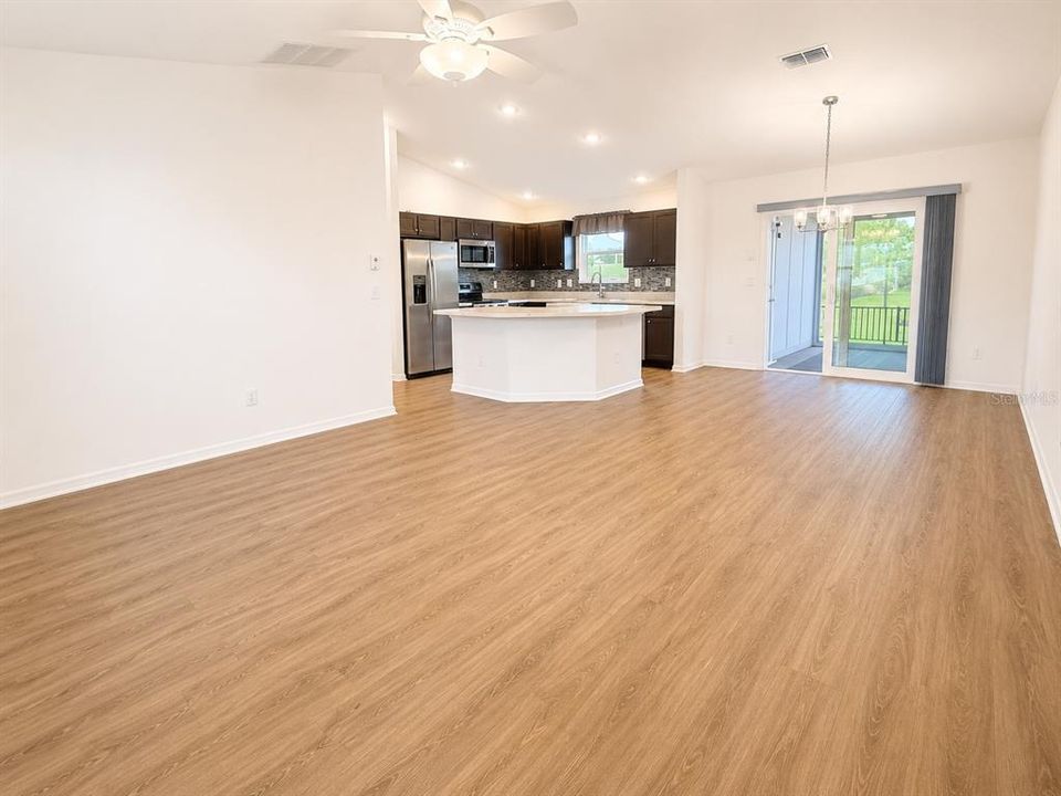 Active With Contract: $2,500 (3 beds, 2 baths, 1392 Square Feet)