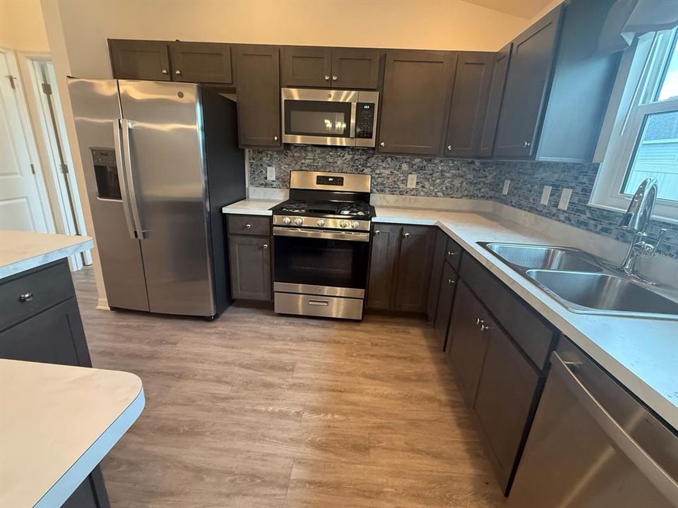 Active With Contract: $2,500 (3 beds, 2 baths, 1392 Square Feet)