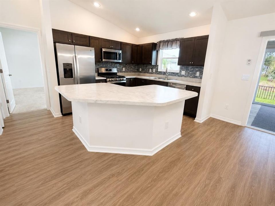 Active With Contract: $2,500 (3 beds, 2 baths, 1392 Square Feet)