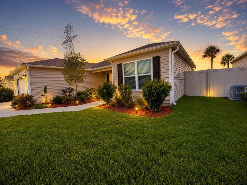 Active With Contract: $2,500 (3 beds, 2 baths, 1392 Square Feet)