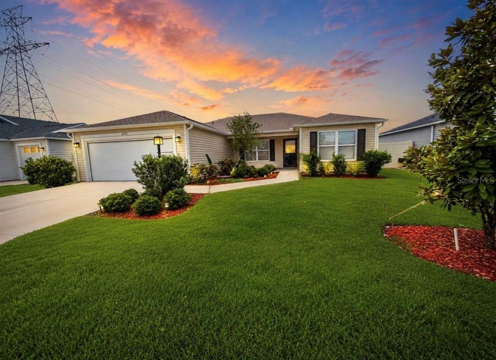 Active With Contract: $2,500 (3 beds, 2 baths, 1392 Square Feet)