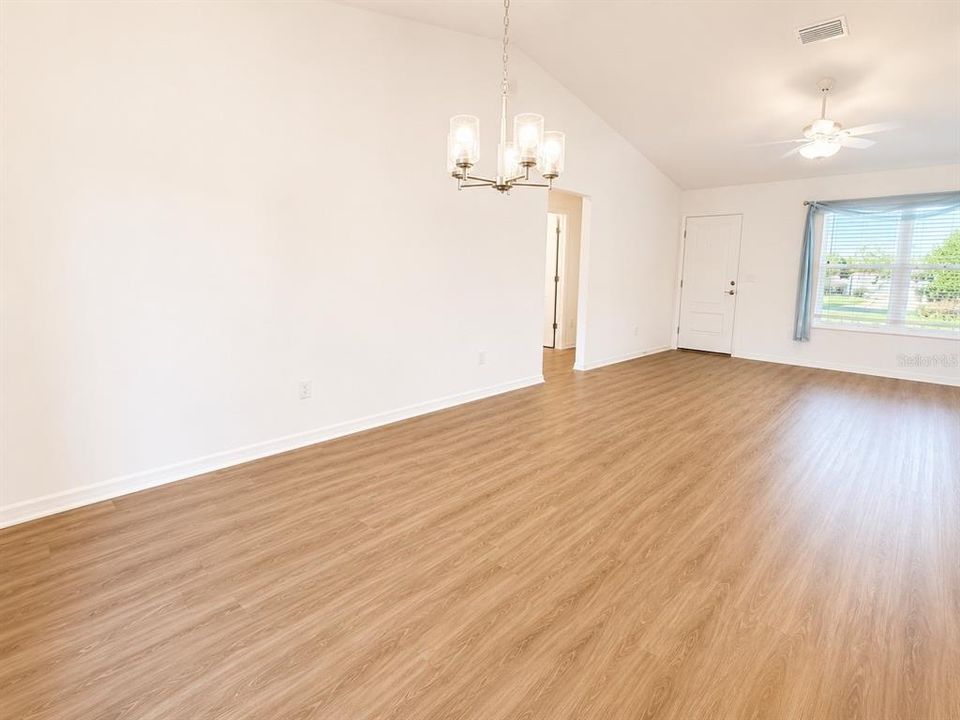 Active With Contract: $2,500 (3 beds, 2 baths, 1392 Square Feet)