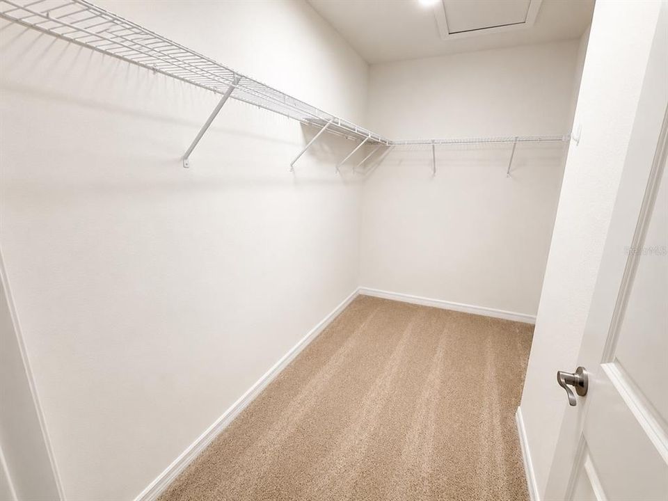 Active With Contract: $2,500 (3 beds, 2 baths, 1392 Square Feet)