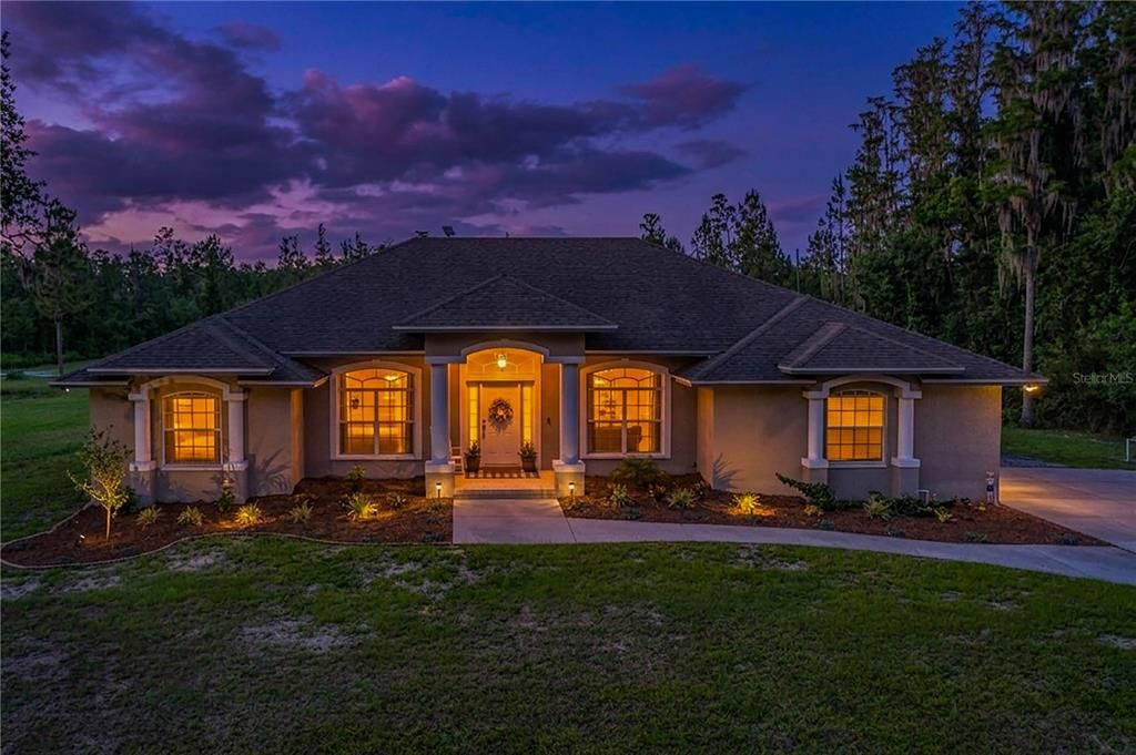 For Sale: $850,000 (5 beds, 3 baths, 2336 Square Feet)