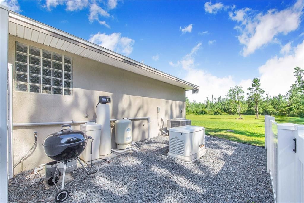 For Sale: $850,000 (5 beds, 3 baths, 2336 Square Feet)