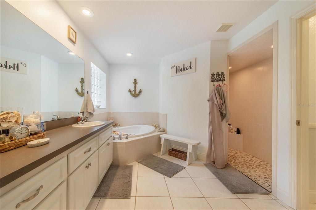 For Sale: $850,000 (5 beds, 3 baths, 2336 Square Feet)