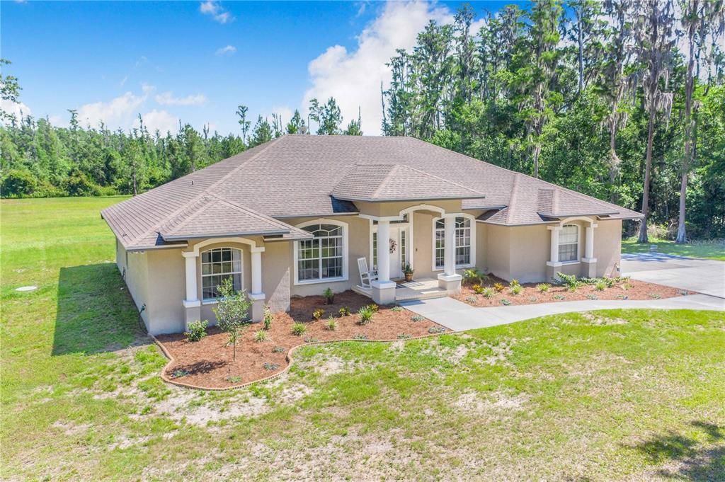 For Sale: $850,000 (5 beds, 3 baths, 2336 Square Feet)