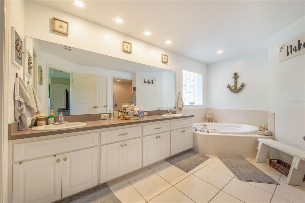 For Sale: $850,000 (5 beds, 3 baths, 2336 Square Feet)