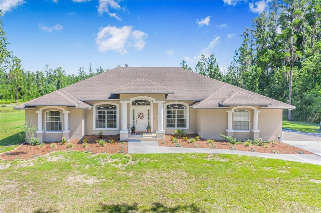 For Sale: $850,000 (5 beds, 3 baths, 2336 Square Feet)