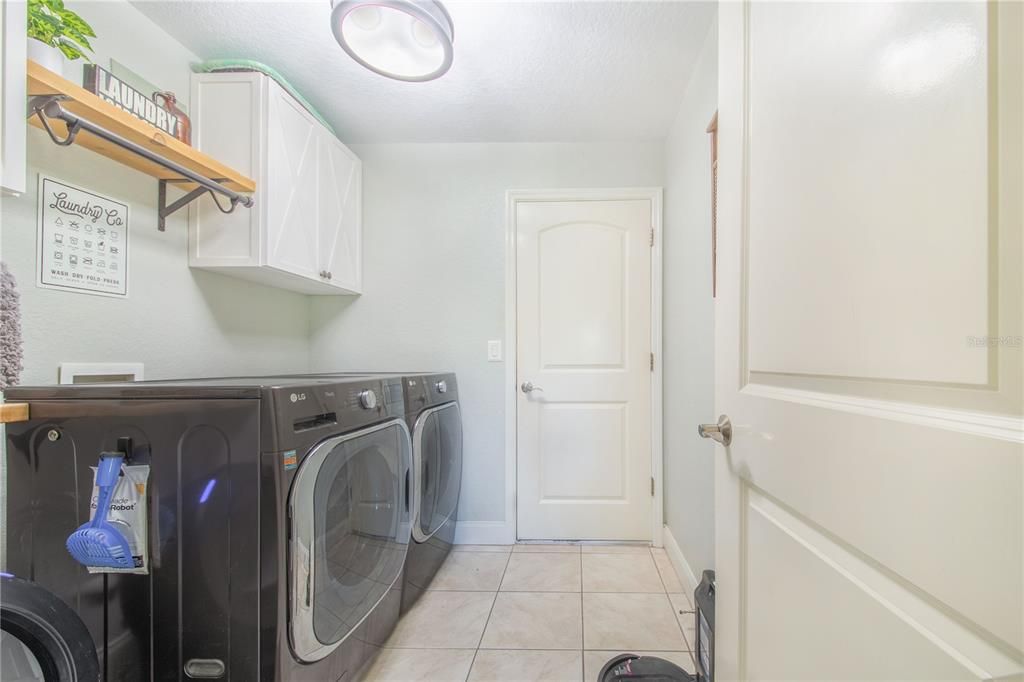 For Sale: $850,000 (5 beds, 3 baths, 2336 Square Feet)
