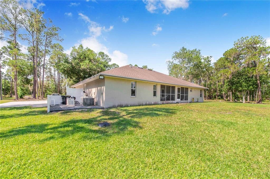 For Sale: $850,000 (5 beds, 3 baths, 2336 Square Feet)