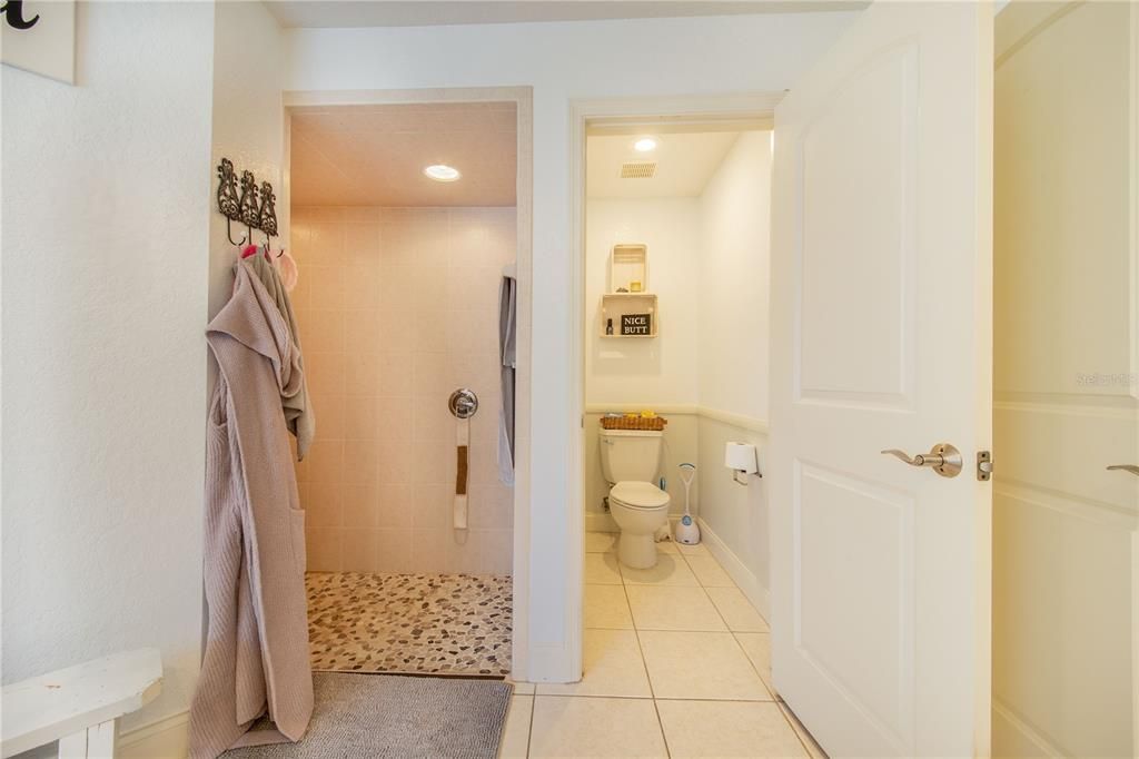 For Sale: $850,000 (5 beds, 3 baths, 2336 Square Feet)