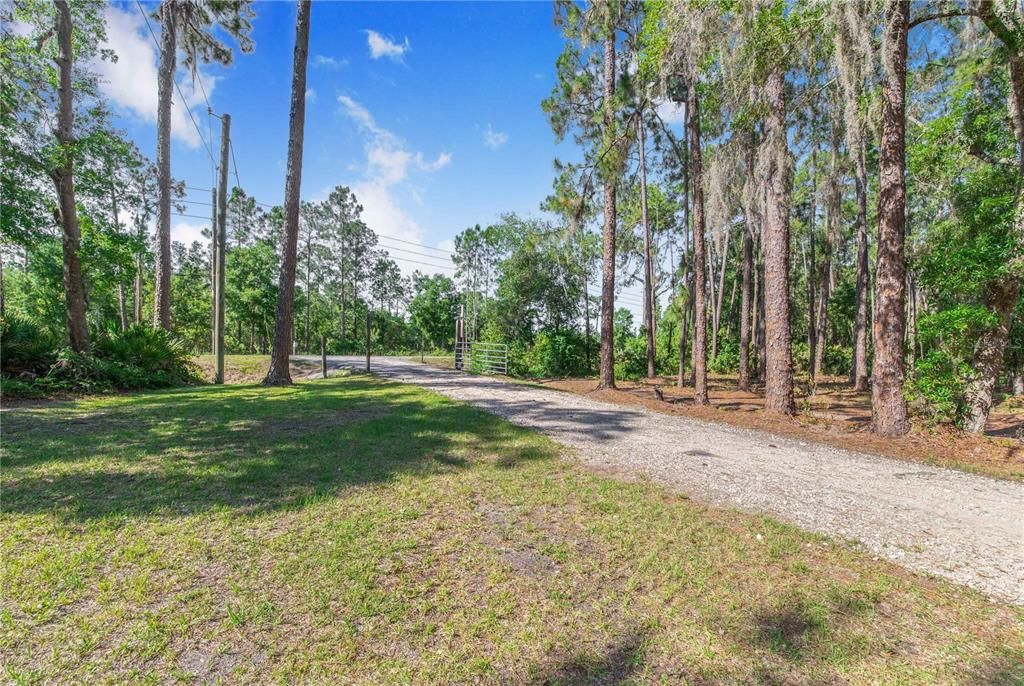 For Sale: $850,000 (5 beds, 3 baths, 2336 Square Feet)