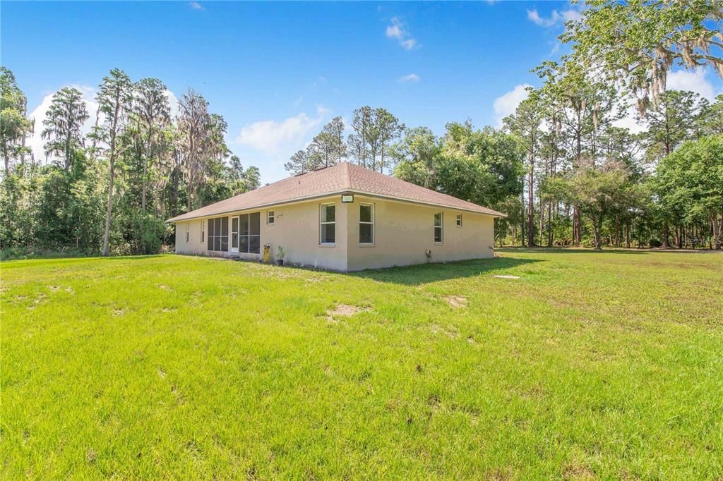 For Sale: $850,000 (5 beds, 3 baths, 2336 Square Feet)