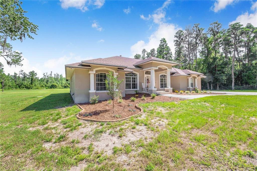 For Sale: $850,000 (5 beds, 3 baths, 2336 Square Feet)