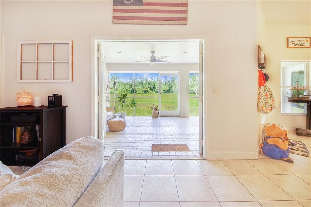 For Sale: $850,000 (5 beds, 3 baths, 2336 Square Feet)