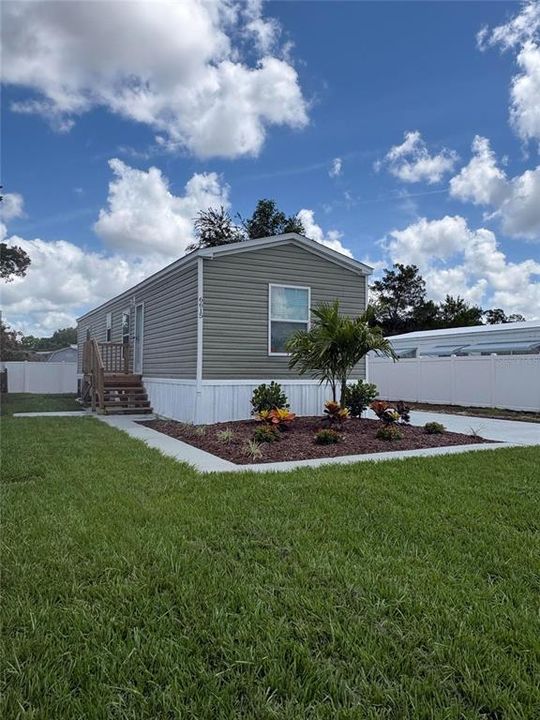 For Sale: $164,900 (2 beds, 2 baths, 765 Square Feet)
