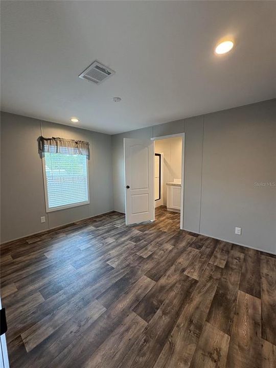 For Sale: $164,900 (2 beds, 2 baths, 765 Square Feet)