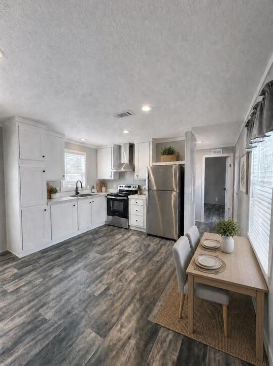 For Sale: $164,900 (2 beds, 2 baths, 765 Square Feet)