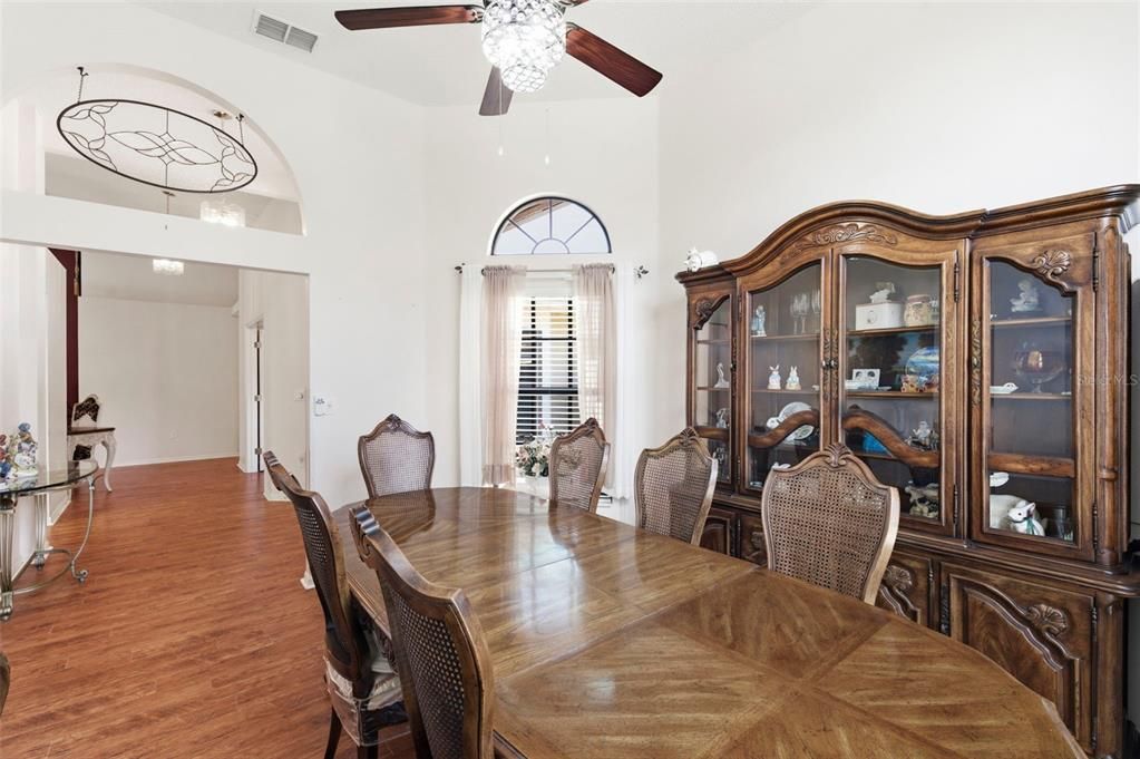 Activo con contrato: $295,000 (3 camas, 2 baños, 1755 Pies cuadrados)