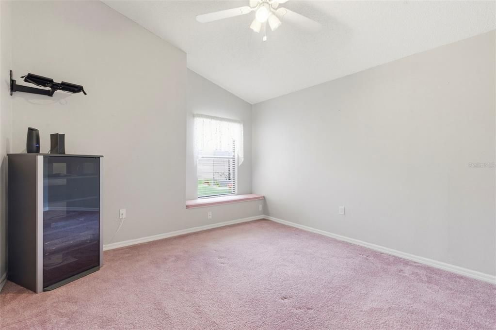 Activo con contrato: $295,000 (3 camas, 2 baños, 1755 Pies cuadrados)