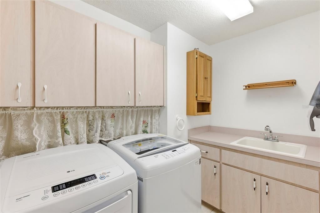 Activo con contrato: $295,000 (3 camas, 2 baños, 1755 Pies cuadrados)