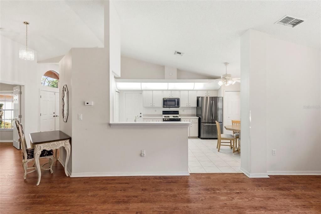 Activo con contrato: $295,000 (3 camas, 2 baños, 1755 Pies cuadrados)