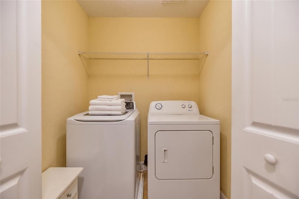 En Venta: $415,000 (4 camas, 2 baños, 2295 Pies cuadrados)