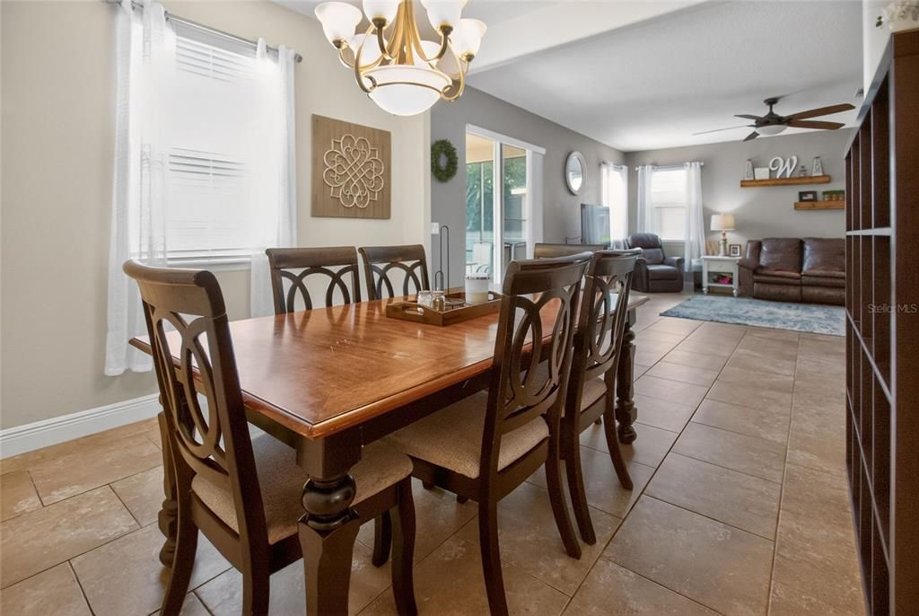 En Venta: $415,000 (4 camas, 2 baños, 2295 Pies cuadrados)