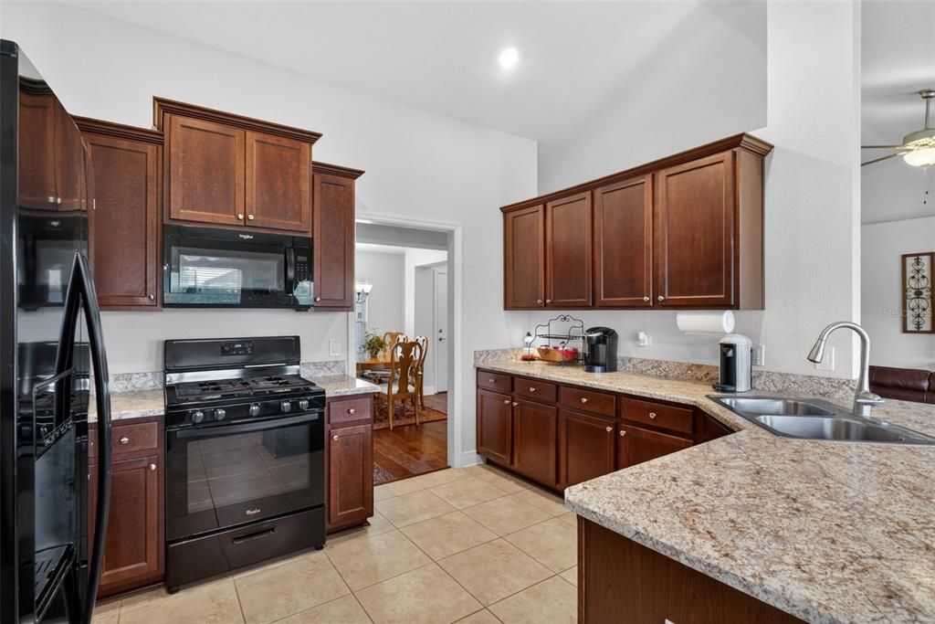 For Rent: $2,350 (4 beds, 2 baths, 1858 Square Feet)