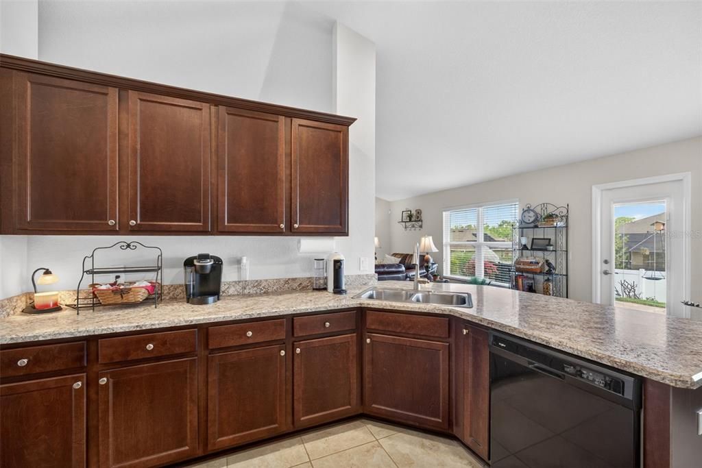 For Rent: $2,350 (4 beds, 2 baths, 1858 Square Feet)