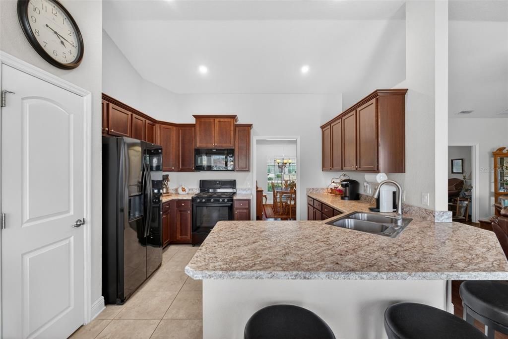 For Rent: $2,350 (4 beds, 2 baths, 1858 Square Feet)