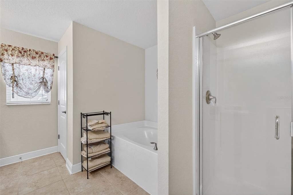 For Rent: $2,350 (4 beds, 2 baths, 1858 Square Feet)