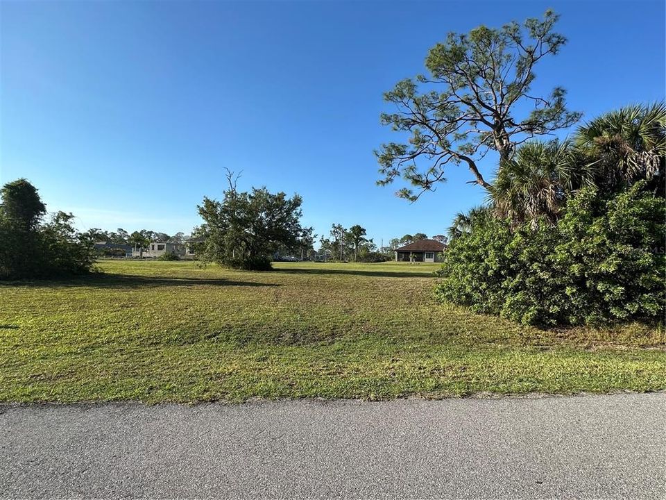 На продажу: $47,018 (0.50 acres)