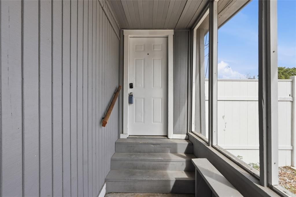 For Rent: $2,000 (3 beds, 2 baths, 828 Square Feet)