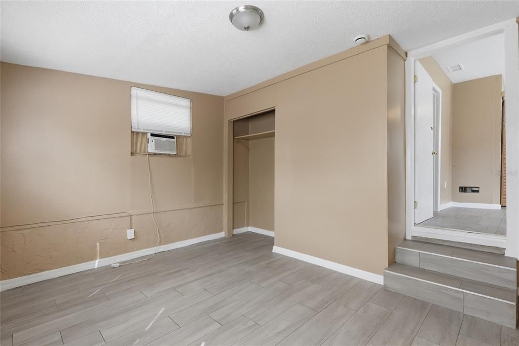 For Rent: $2,000 (3 beds, 2 baths, 828 Square Feet)