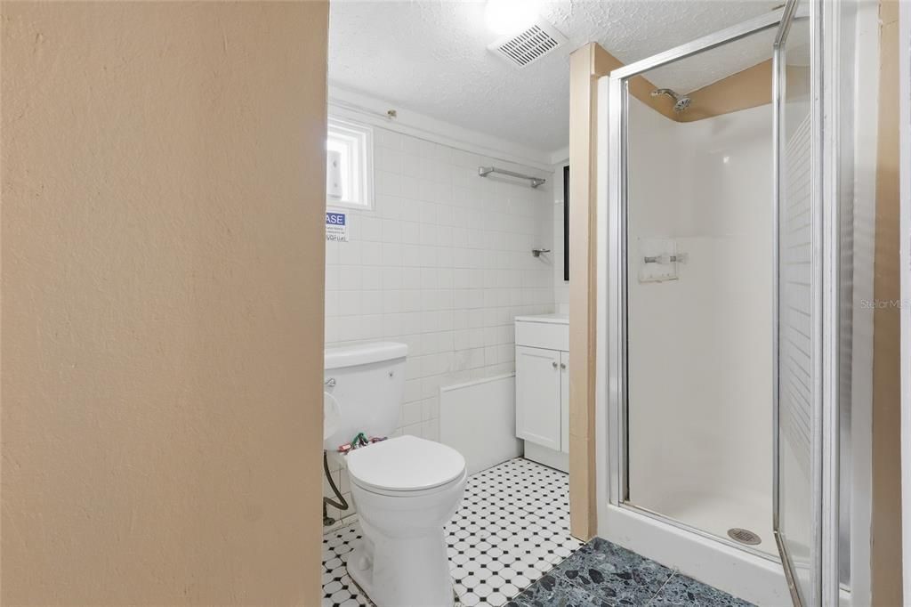 For Rent: $2,000 (3 beds, 2 baths, 828 Square Feet)
