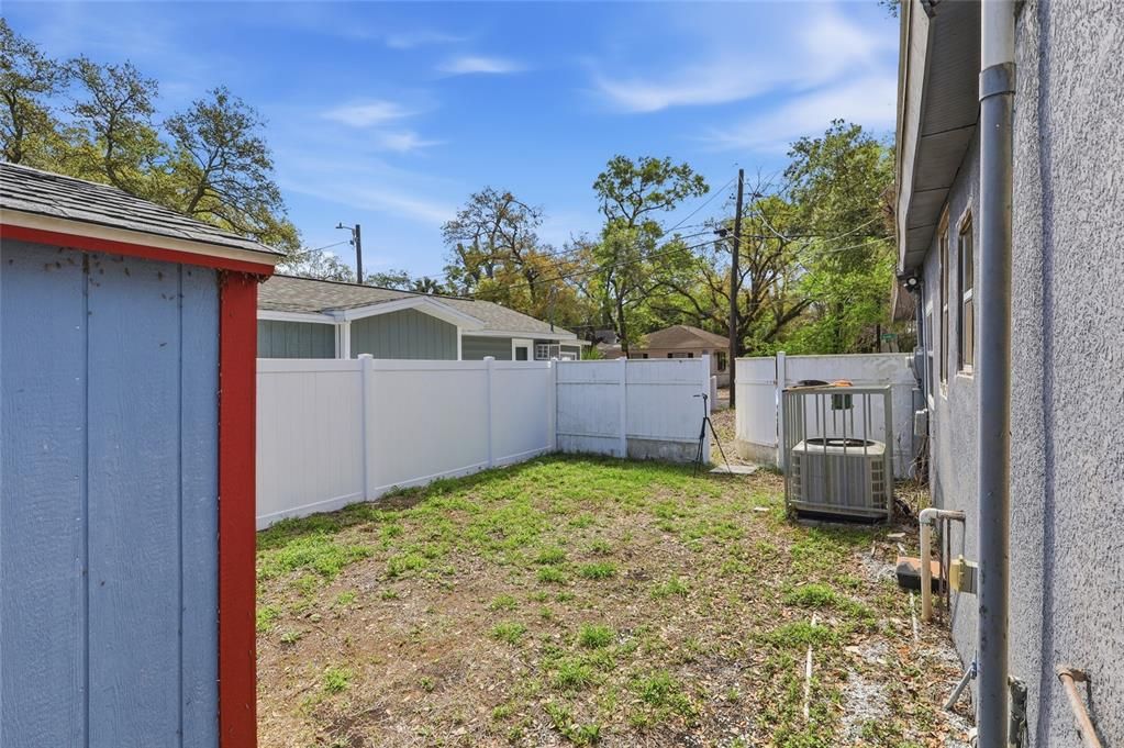 For Rent: $2,000 (3 beds, 2 baths, 828 Square Feet)