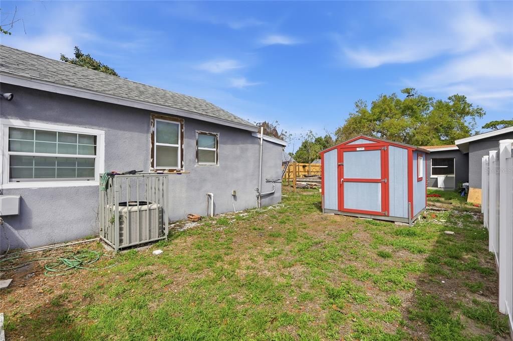 For Rent: $2,000 (3 beds, 2 baths, 828 Square Feet)