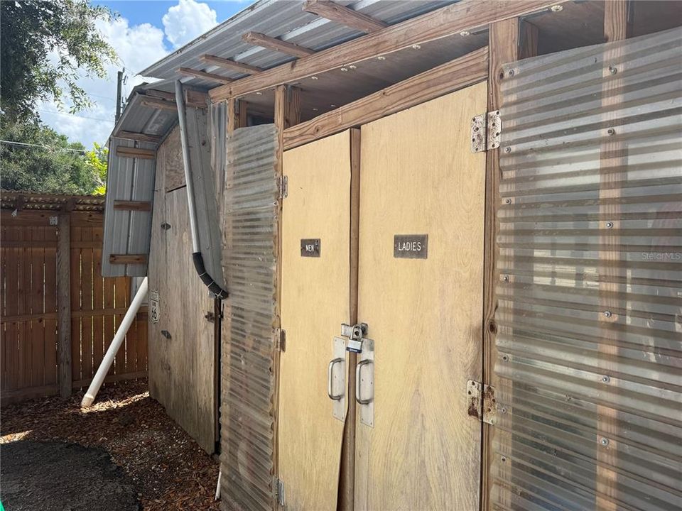 For Sale: $135,000 (2 beds, 1 baths, 1056 Square Feet)