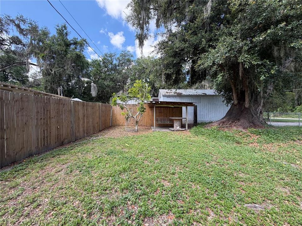 For Sale: $135,000 (2 beds, 1 baths, 1056 Square Feet)