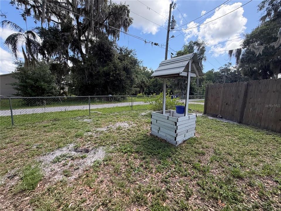 For Sale: $135,000 (2 beds, 1 baths, 1056 Square Feet)
