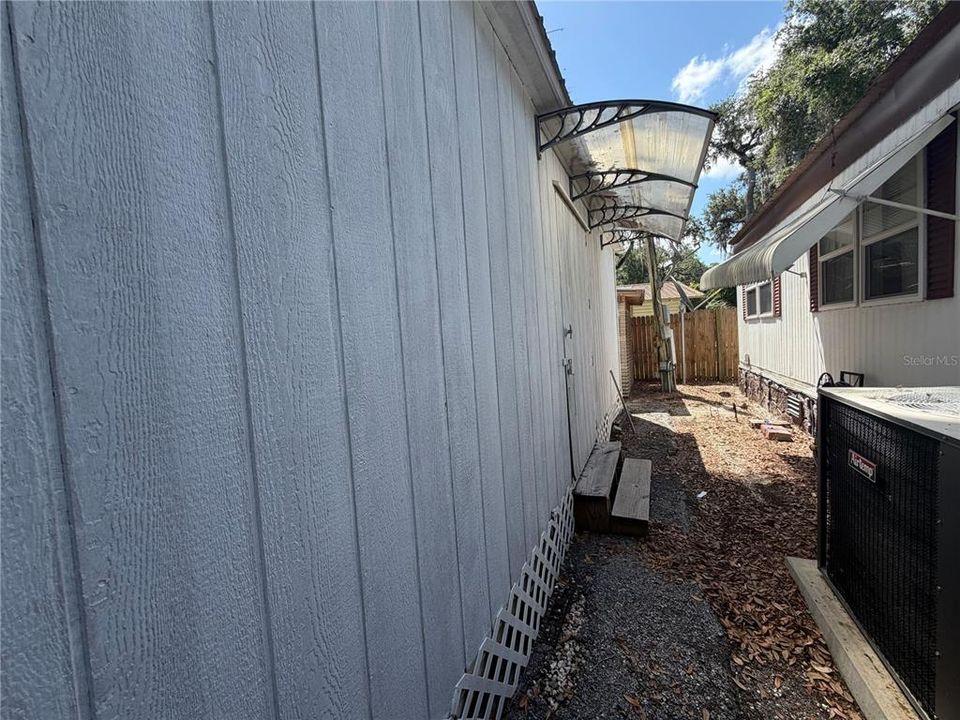 For Sale: $135,000 (2 beds, 1 baths, 1056 Square Feet)