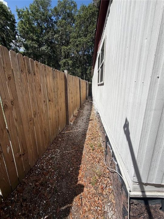For Sale: $135,000 (2 beds, 1 baths, 1056 Square Feet)