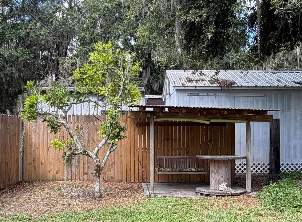 For Sale: $135,000 (2 beds, 1 baths, 1056 Square Feet)